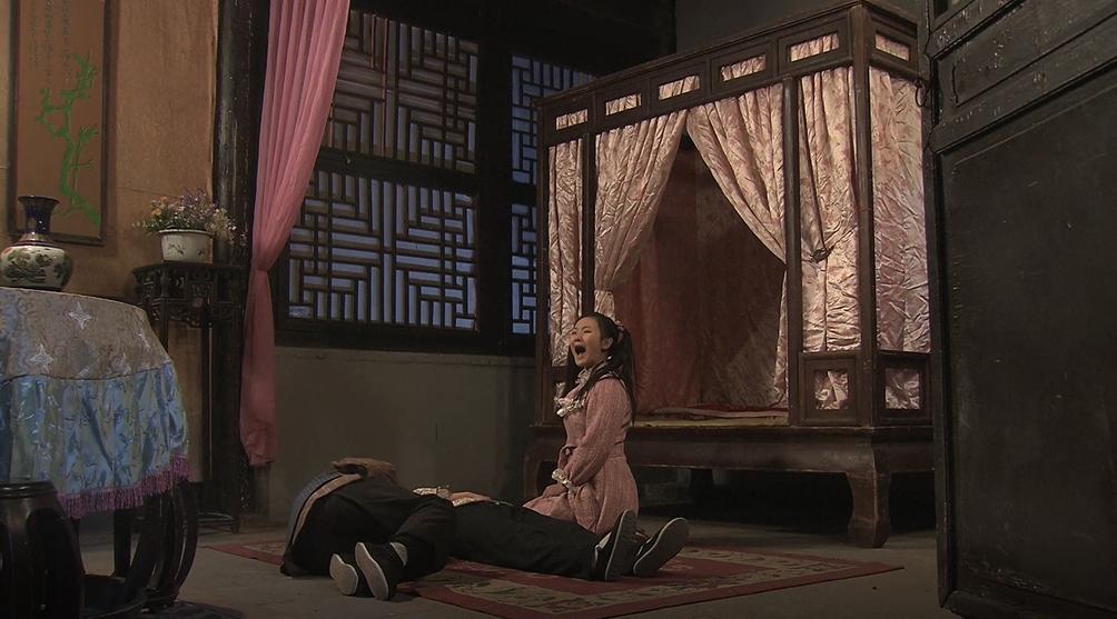 年轻女孩患怪病变成老太太,女子得怪病妙龄少女瞬间衰老