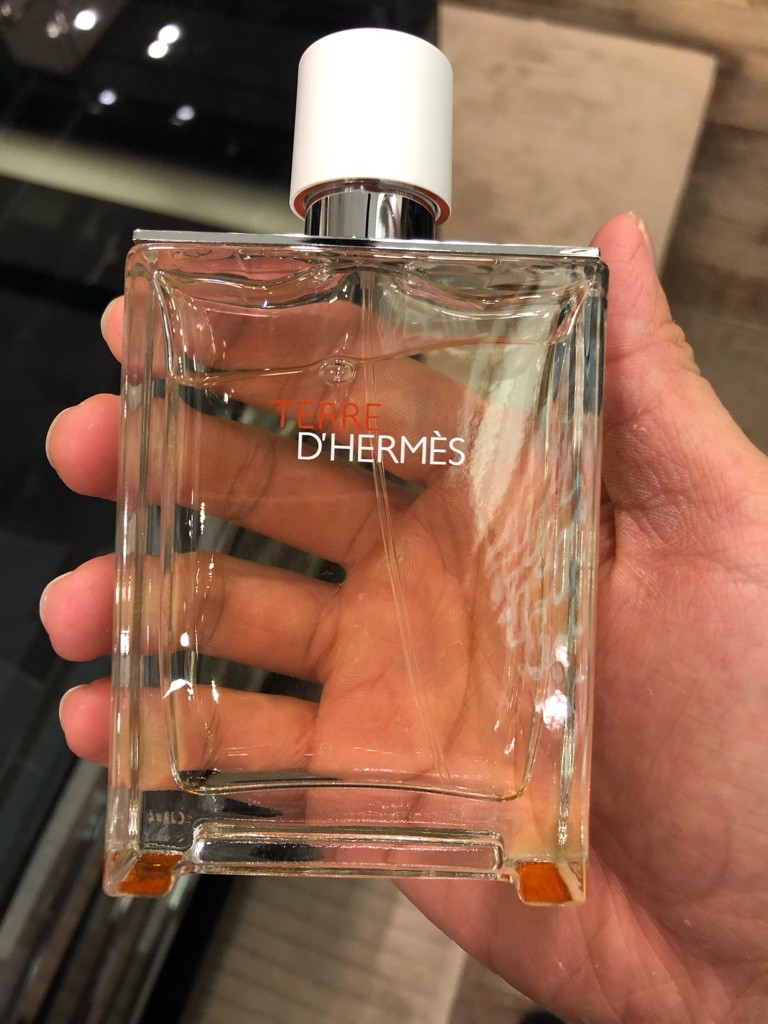 范思哲和爱马仕大地香水哪个好闻,跟爱马仕大地一个级别的女士香水