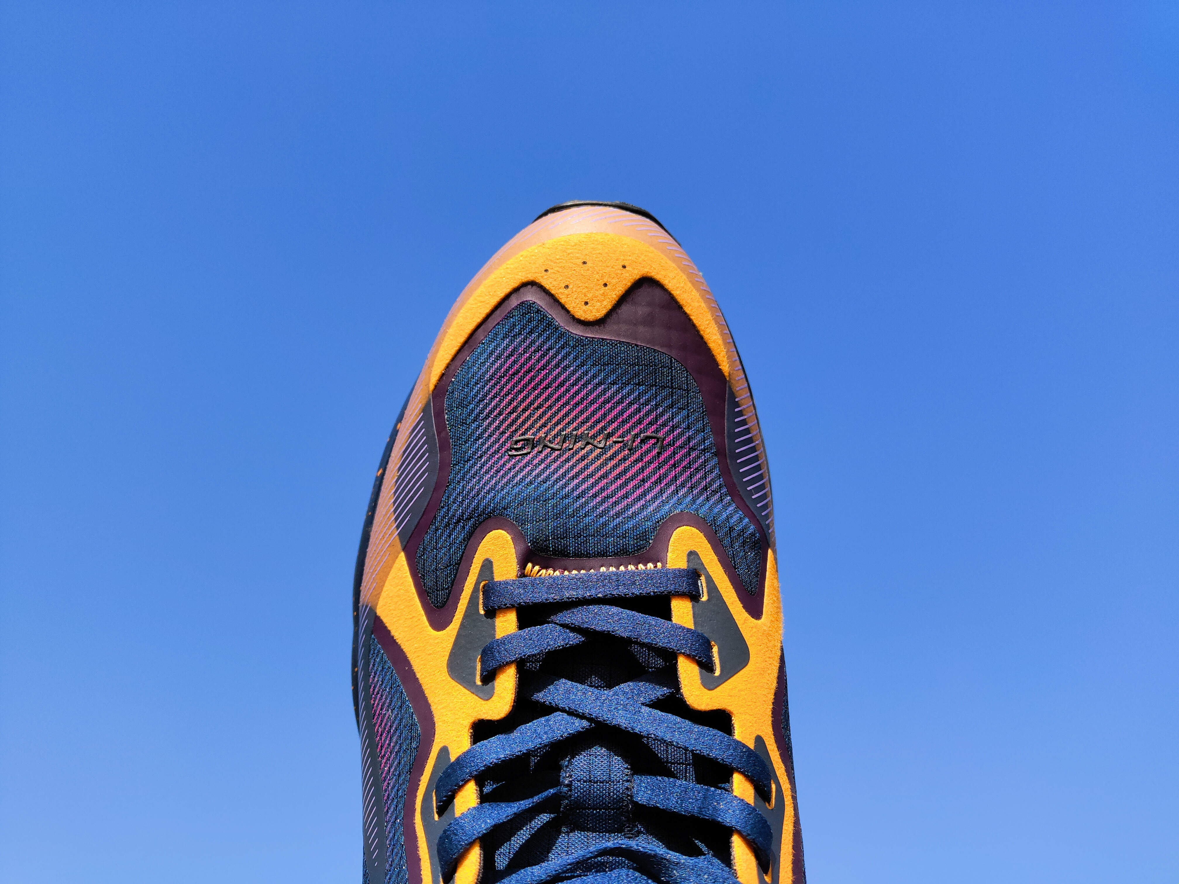 防雨雪运动鞋李宁,李宁无惧风雨