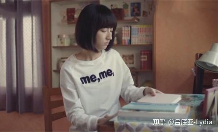 开春怎么挑卫衣?跟着陈韵如、蔡敏敏、尹世莉学起来