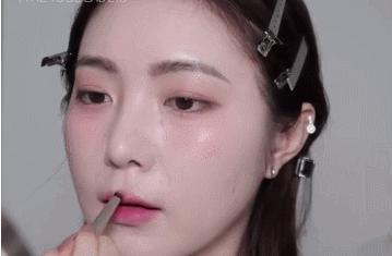 周冬雨最近的妆容教程,周冬雨淡妆