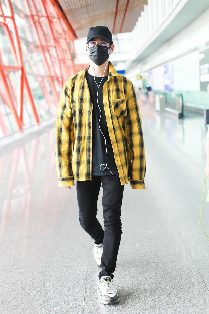 李治廷发型怎么弄,李治廷穿牛仔裤