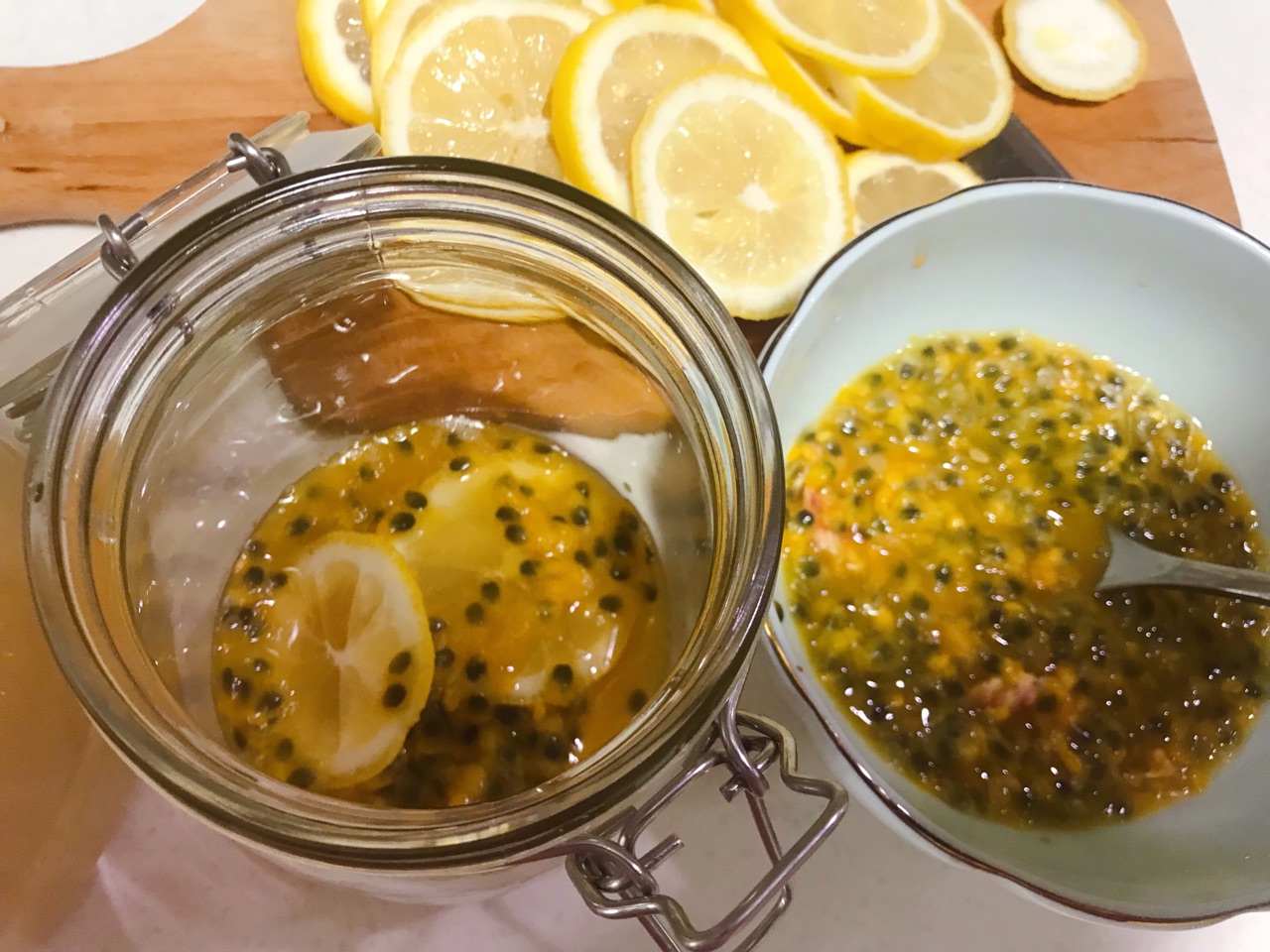 柠檬和蜂蜜一起做有什么功效,柠檬和蜂蜜可以做什么水喝