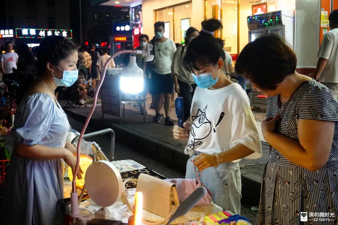 月入过万“假象”背后，深圳地摊江湖里的残酷与心酸