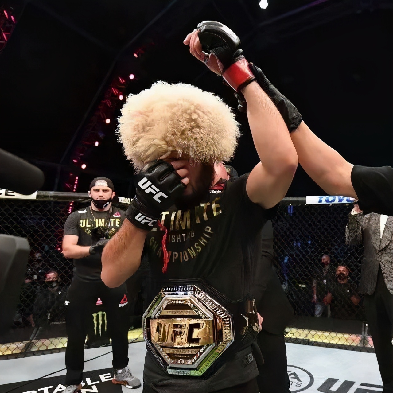 小鹰退役谈嘴炮,小鹰退役后谈康纳