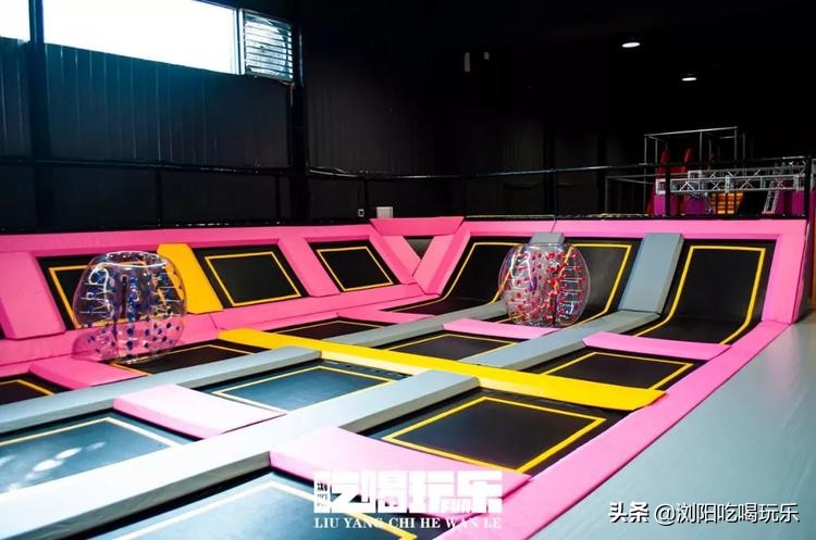 蹦床馆网红滑梯室内,旱雪滑梯蹦床公园