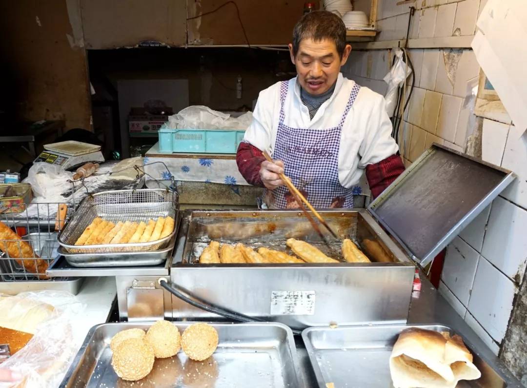 一天只卖4小时的米饭饼,去晚了可真吃不到!