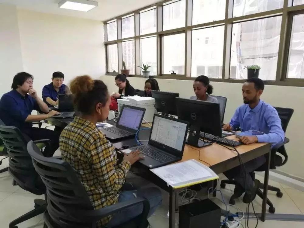 非洲真的很淘金吗?成千上万年轻人在非洲,留下中国品牌足迹