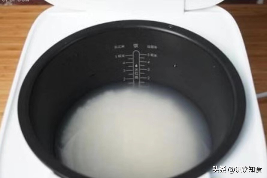 新手用电饭煲煲白米饭要怎么煲,一个电饭煲同时煮杂粮饭和白米饭