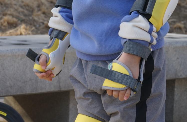 柒小佰轮滑鞋儿童6-12岁,轮滑就该这么玩