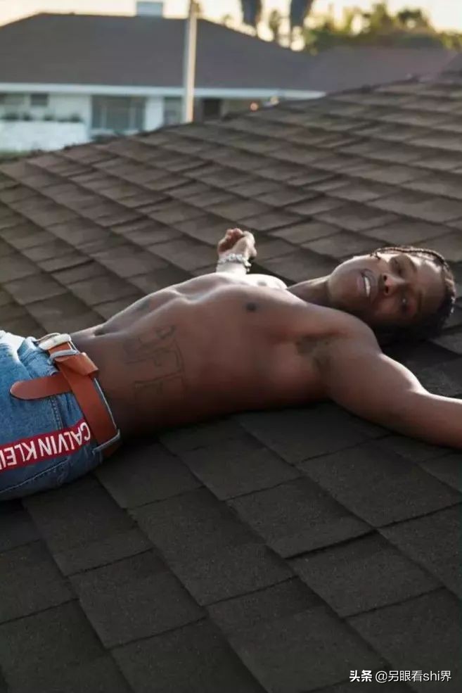 ck十年前的广告,ck最新广告代言人掀起一股热潮