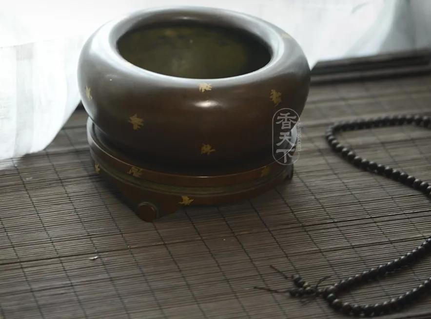 香炉玲珑雅致,香炉怎么陈设