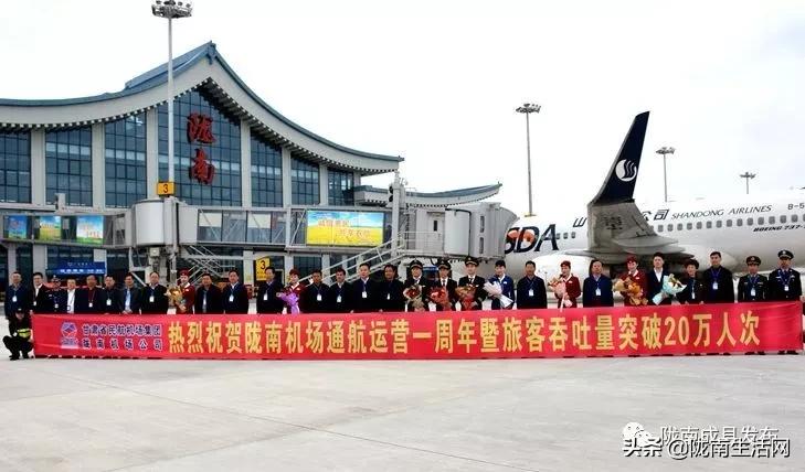 我叫成县，这是我2019年的自拍照