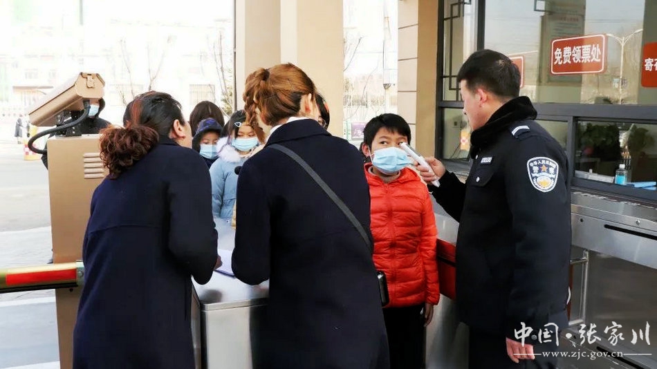 “我和*物文**贺新年”—张家川县博物馆开展2021年元旦贺卡制作社教活动