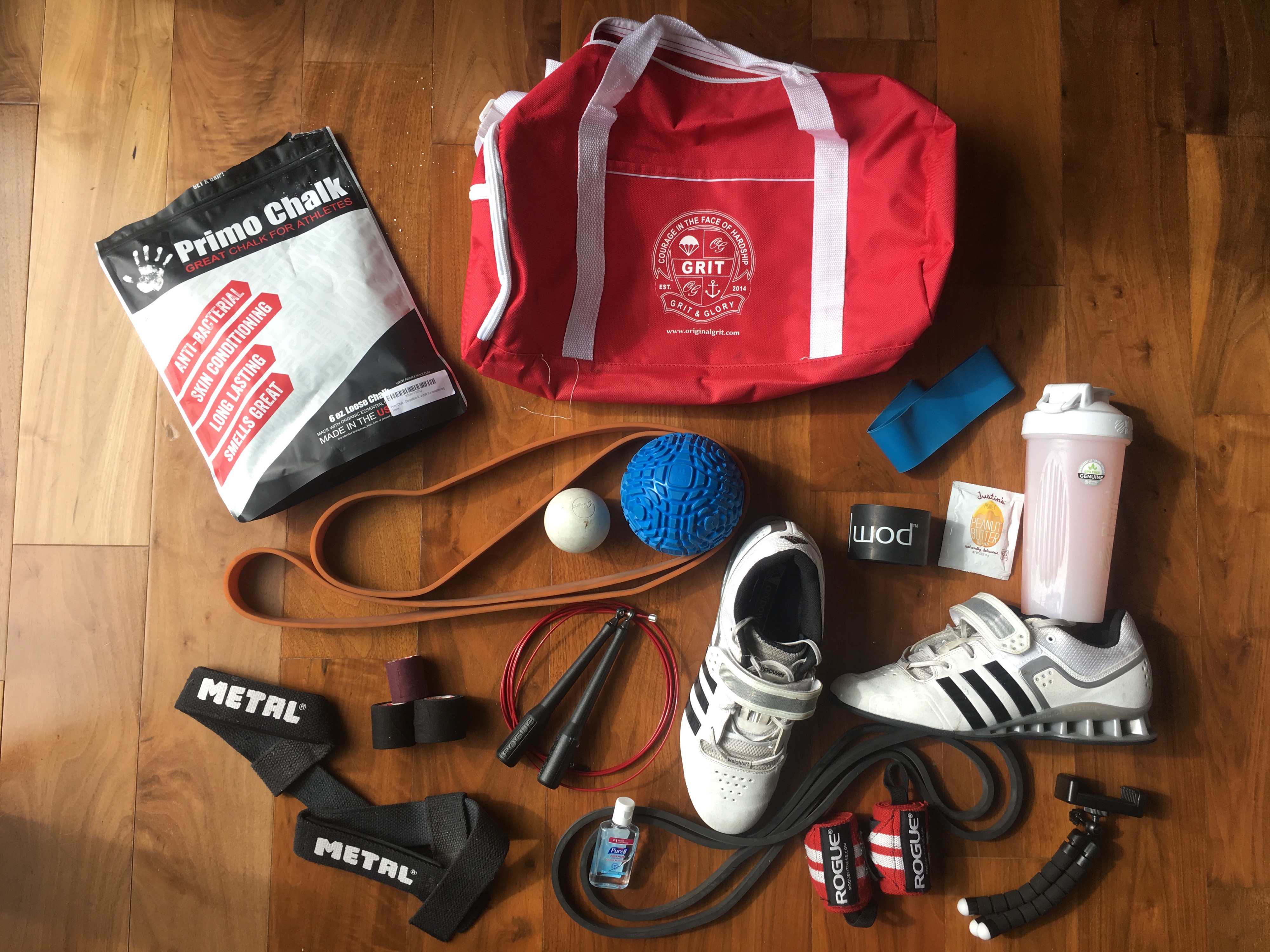 买了件新衣服心情特别好,穿着健身衣积极健身