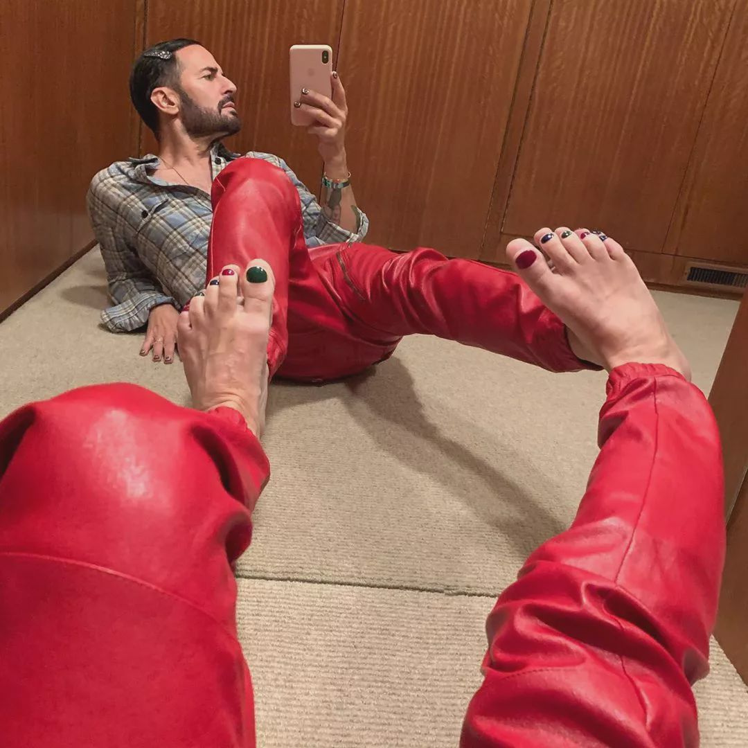 marcjacobs是哪个品牌设计师,marcjacobs设计师蓝色脖饰