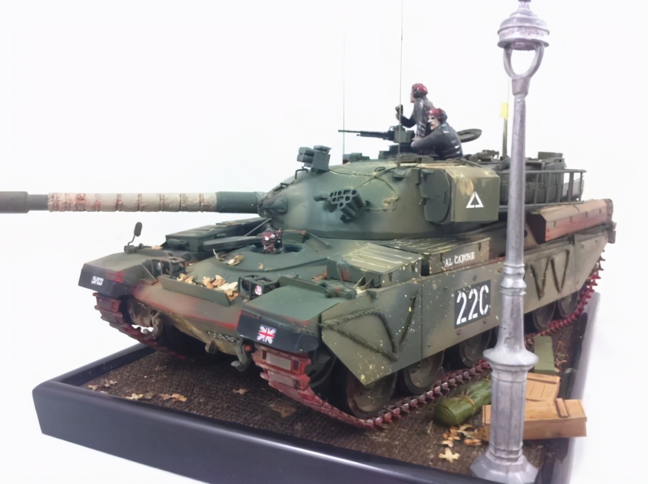 如何做逼真的坦克,怎么做坦克模型不要遥控