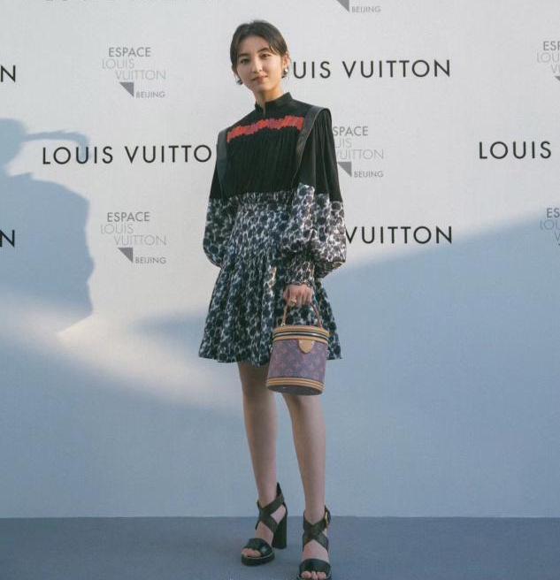 适合小圆脸女生的发型学生党,适合小圆脸发际线高的女生的发型