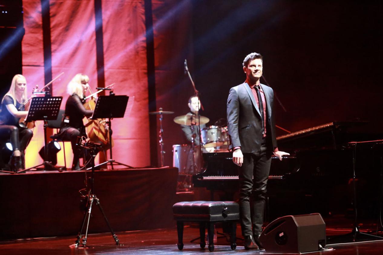 马克西姆大连现场,马克西姆沙滩掰手腕