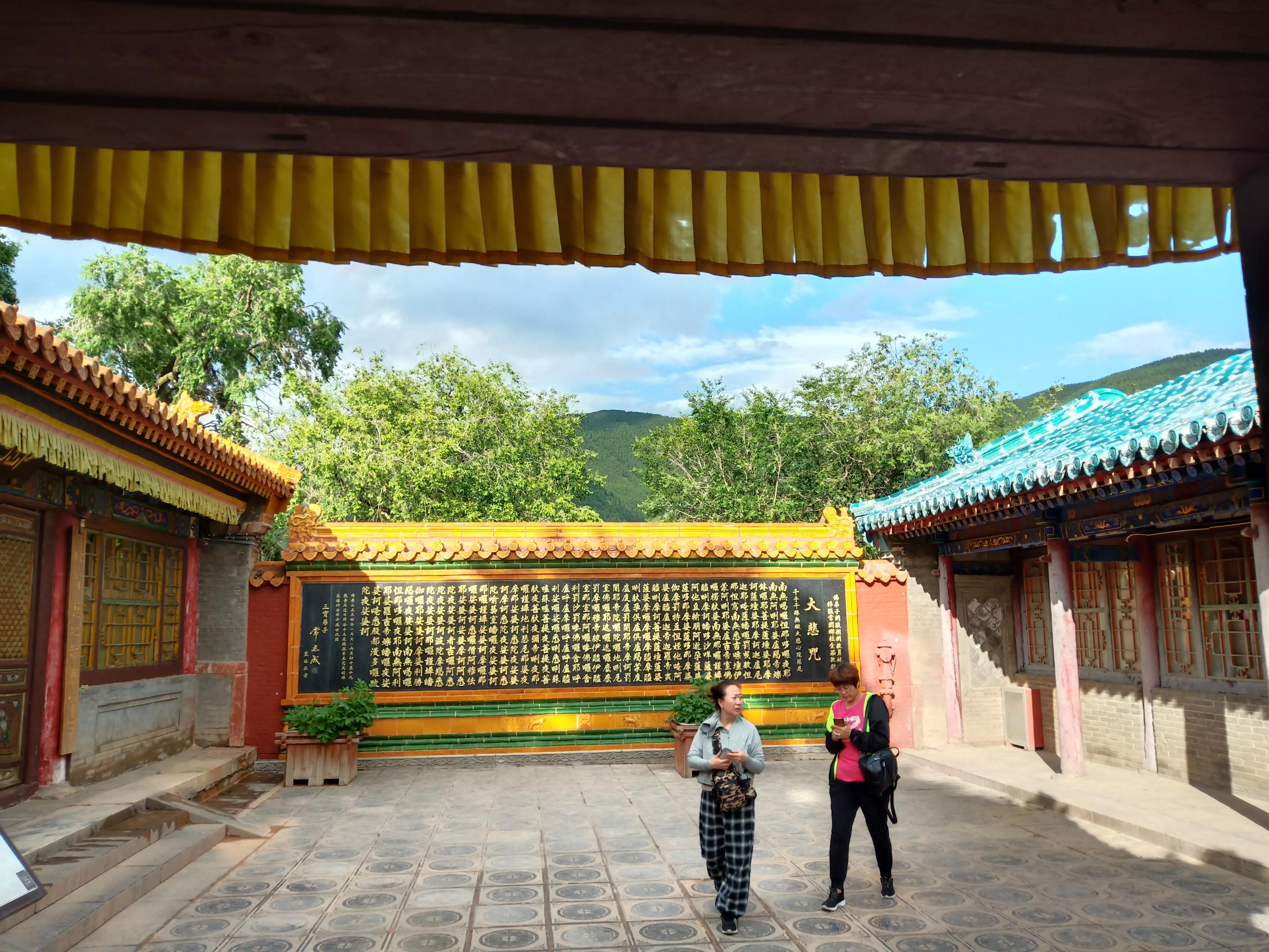 五台山菩萨顶晚上图片,五台山菩萨顶脚印故事