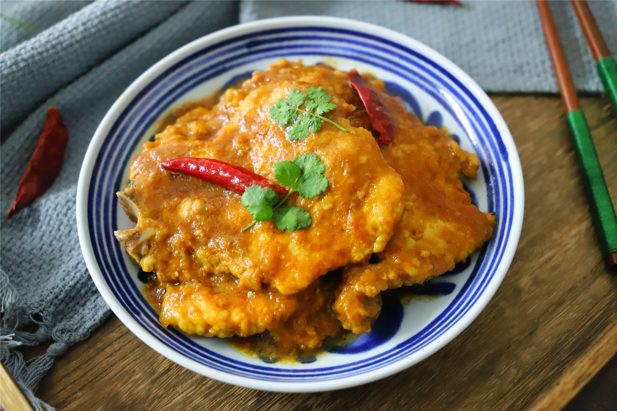 红烧大排好吃有诀窍,一拍二炸三煮,简单三步,大排鲜嫩又入味