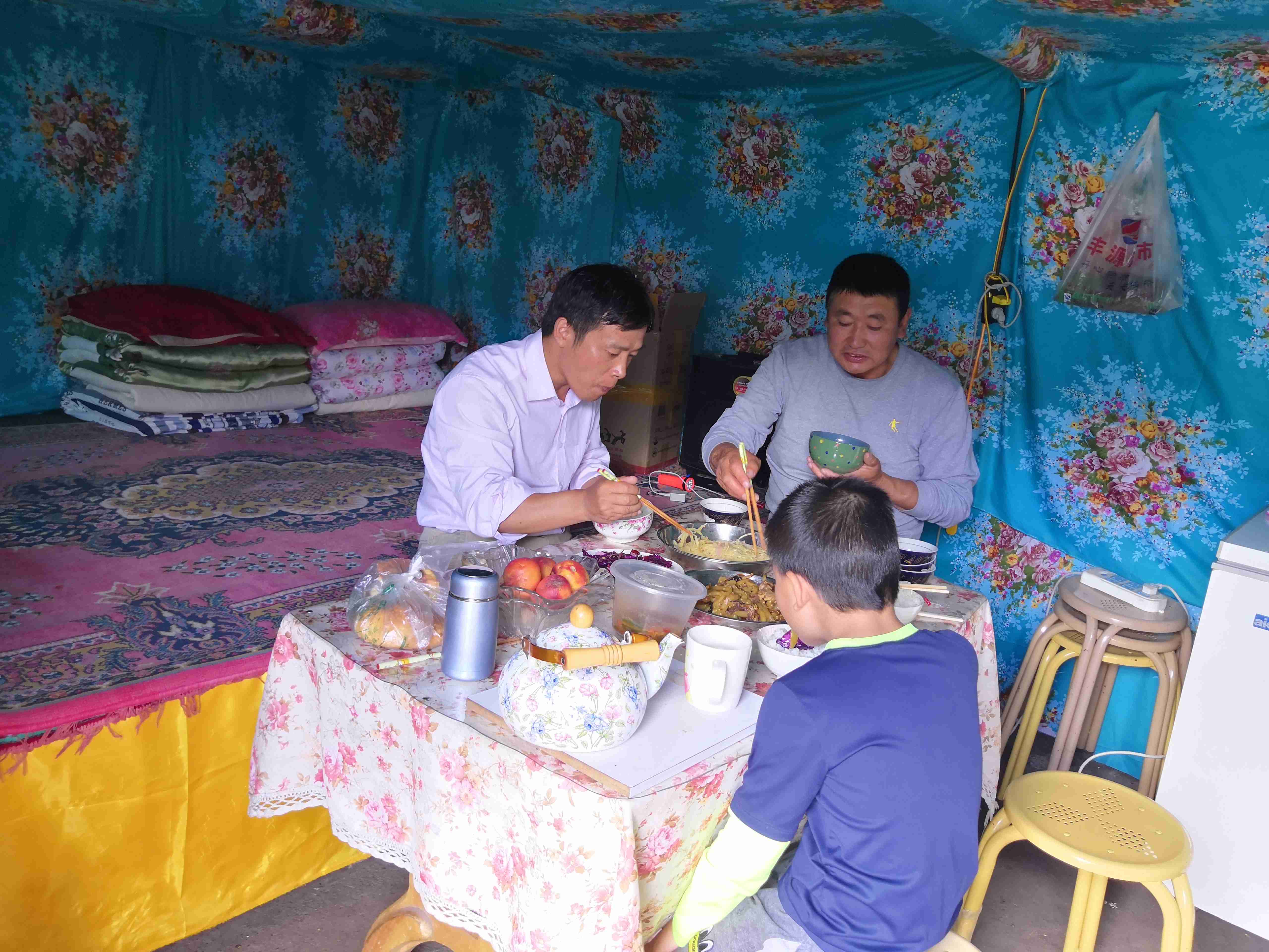 *疆新**蒙古包旅店老板,看他一天的收入多少,一个月就抵我一年工资