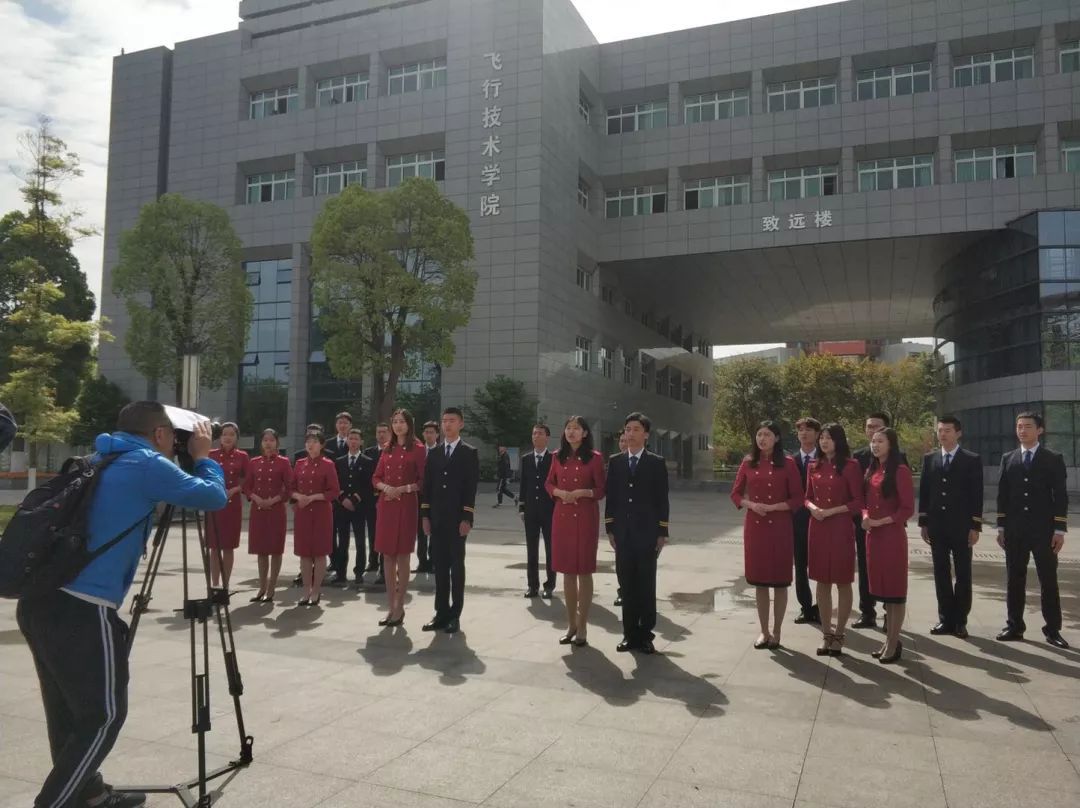 这所大学是民航飞行员的摇篮、民航管理干部的黄埔，二本招生