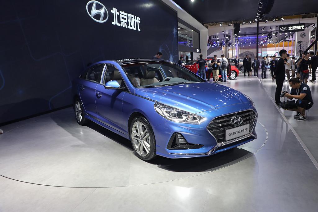 索纳塔九混动智联版测评,索纳塔9插电式混合动力评测