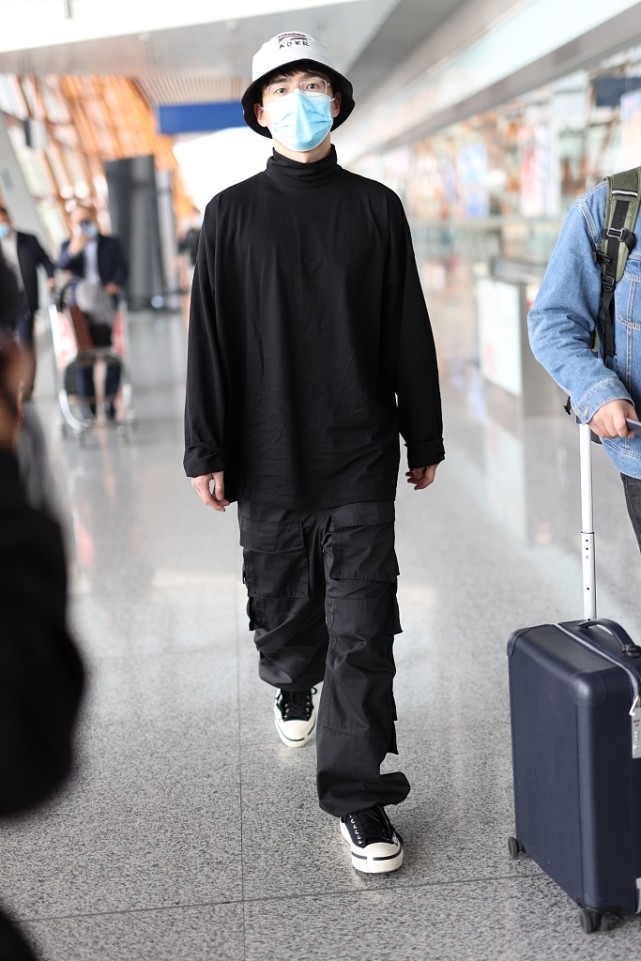 刘昊然身材修长,刘昊然净身高有185吗