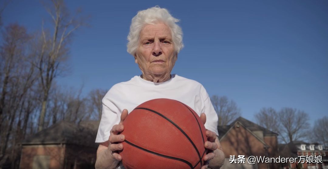 93岁奶奶恶搞27岁孙子一夜爆红！1300万网友实力围观：奶奶太坑了