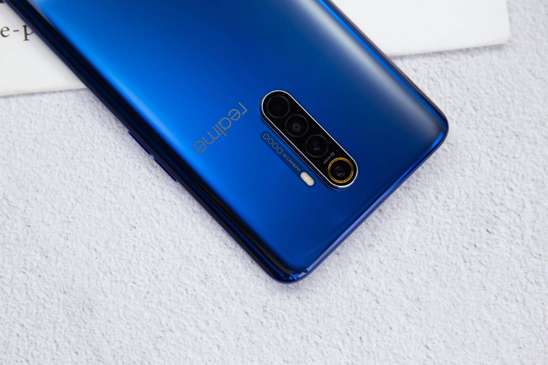 realme发布售价999元起5g手机,2599元realme手机