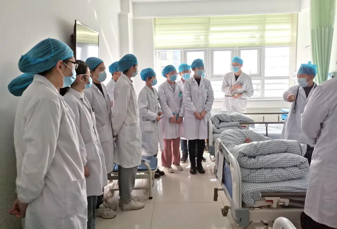 带教查房给年轻医师带来新感悟:纸上得来终觉浅,绝知此事要躬行