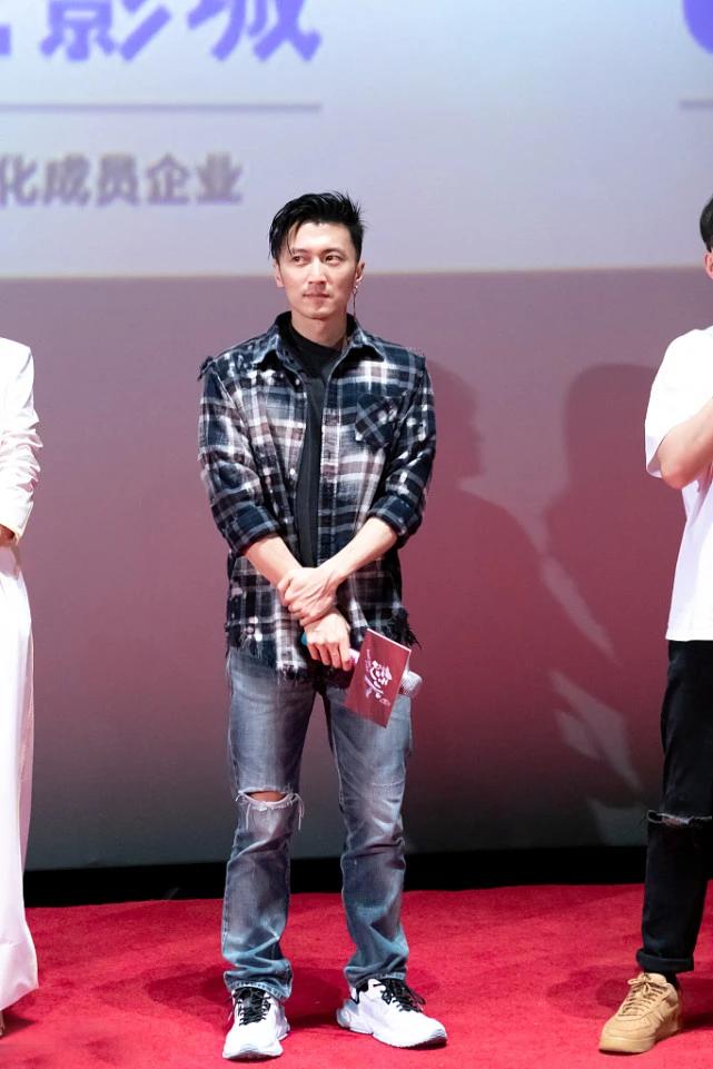 谢霆锋穿搭牛仔裤,谢霆锋复古牛仔穿搭