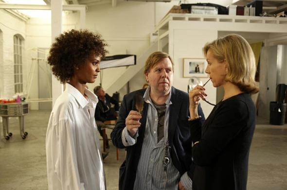 她从沙漠深处坚定走来,放弃闪耀的星途,成为女性维权的斗士