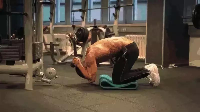 如何练成劲爆腹肌,怎么把若隐若现的腹肌练出来