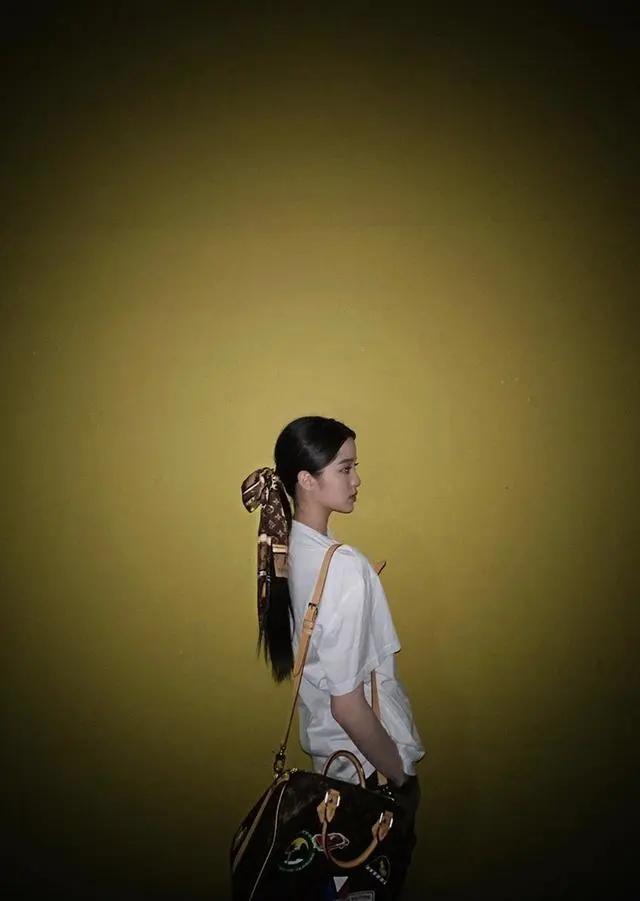 欧阳娜娜有多有钱,欧阳娜娜黑色系发带