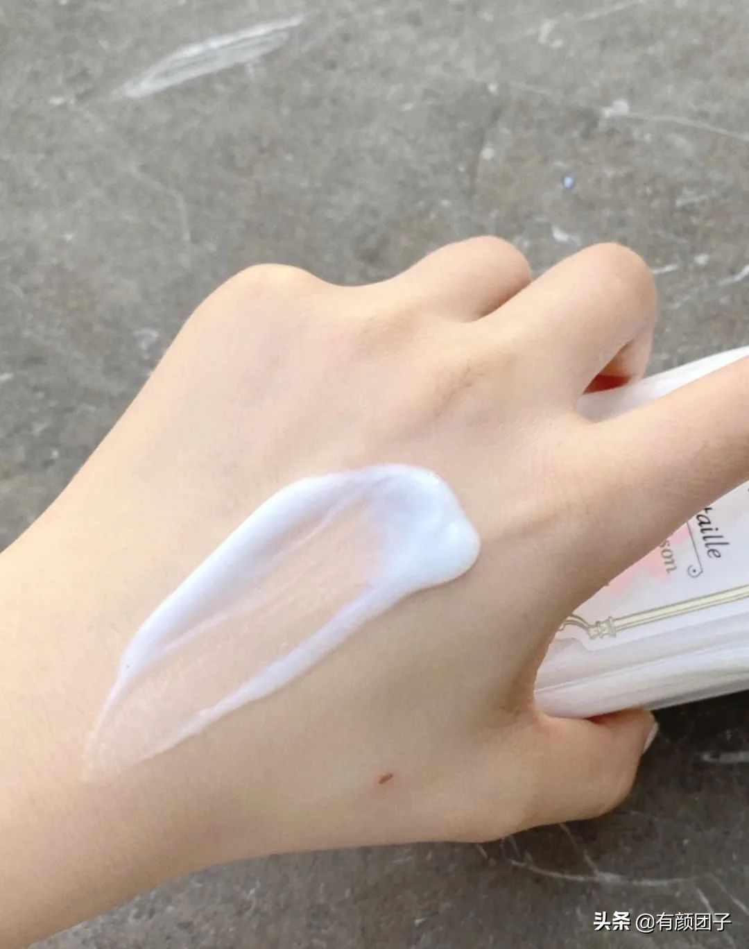 让皮肤变白的左颜右色身体乳,哪种身体乳用了皮肤比较嫩