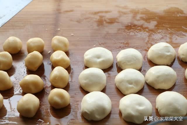 绿豆饼圆的厚的外皮像炸过一样,外皮软糯的绿豆饼10个的做法