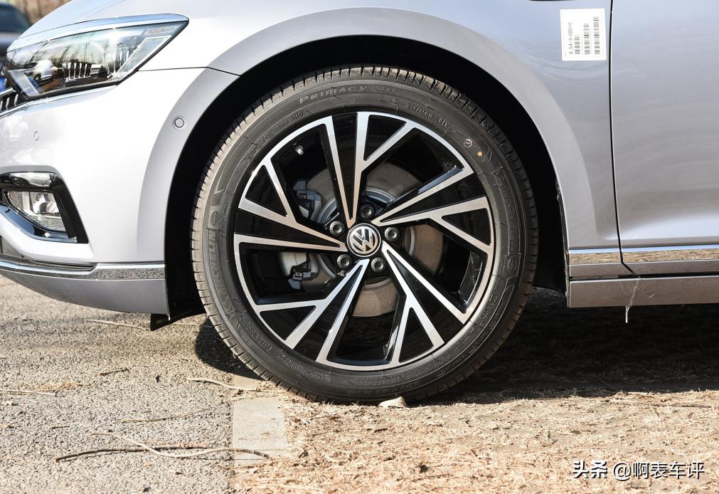 配ea888第三代的车型,3万多的b级车大众迈腾外观经典