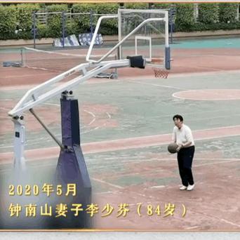 钟南山等她八年完婚,她等他一辈子回家,相爱可抵岁月漫长