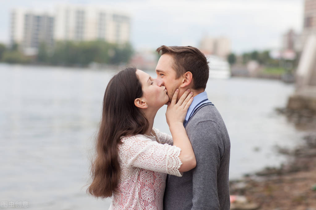 女朋友瞒着你事情怎么办,女朋友瞒着我去相亲了该不该分手