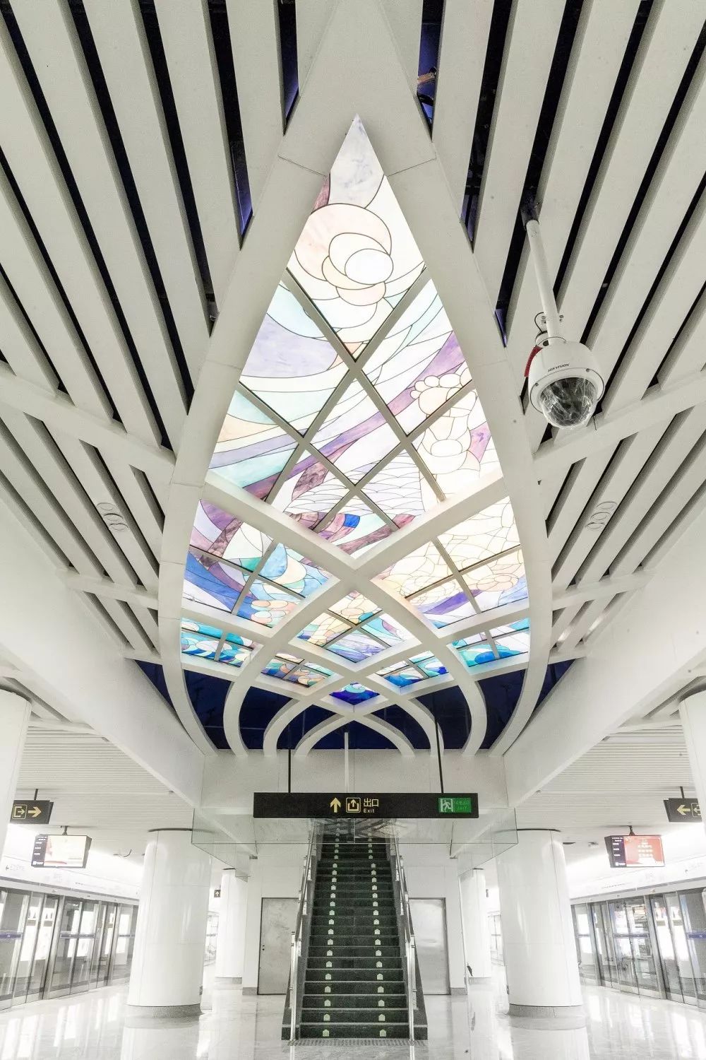 奥体中心三号线,奥特之光