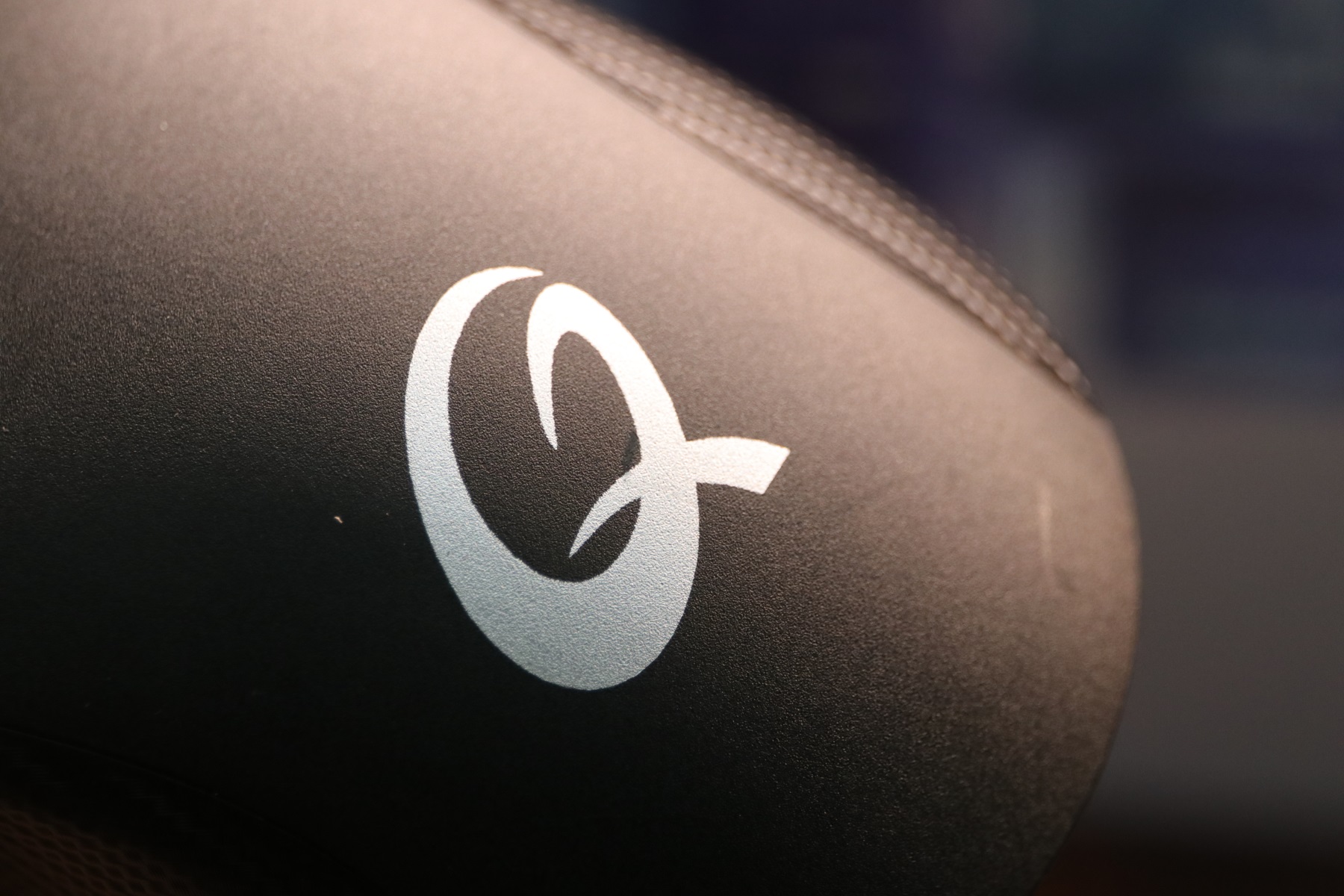 低价低延迟无线游戏鼠标推荐,不打孔轻量化鼠标推荐