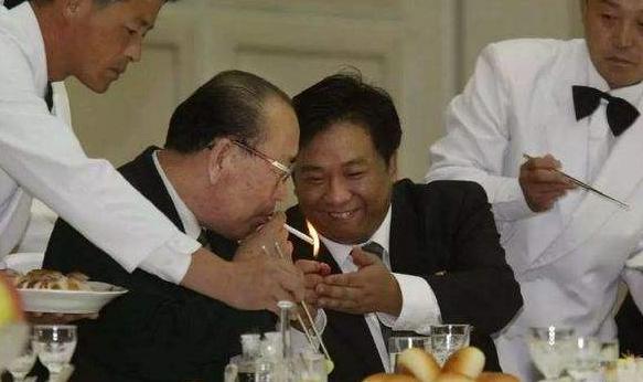 首富杨斌,首富杨斌头破血流