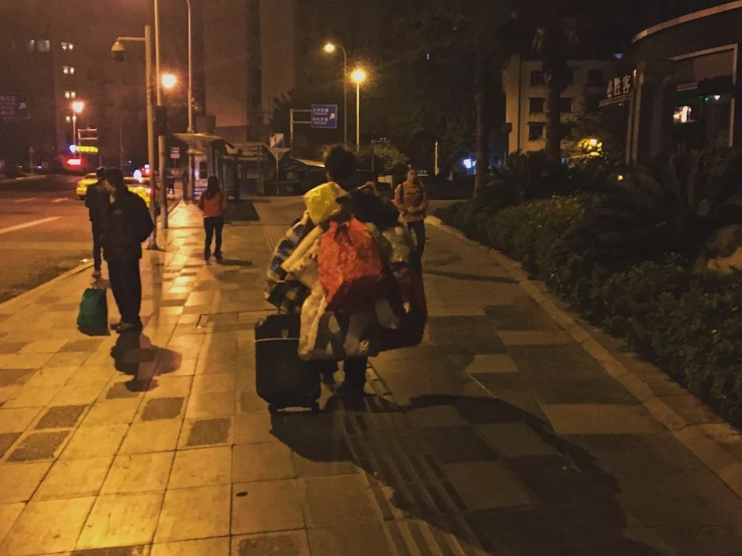 当你抱怨生活太苦,当你抱怨生活又苦又累的时候