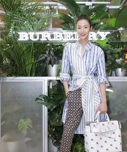 刘雯大包包推荐,刘雯同款豹纹包包