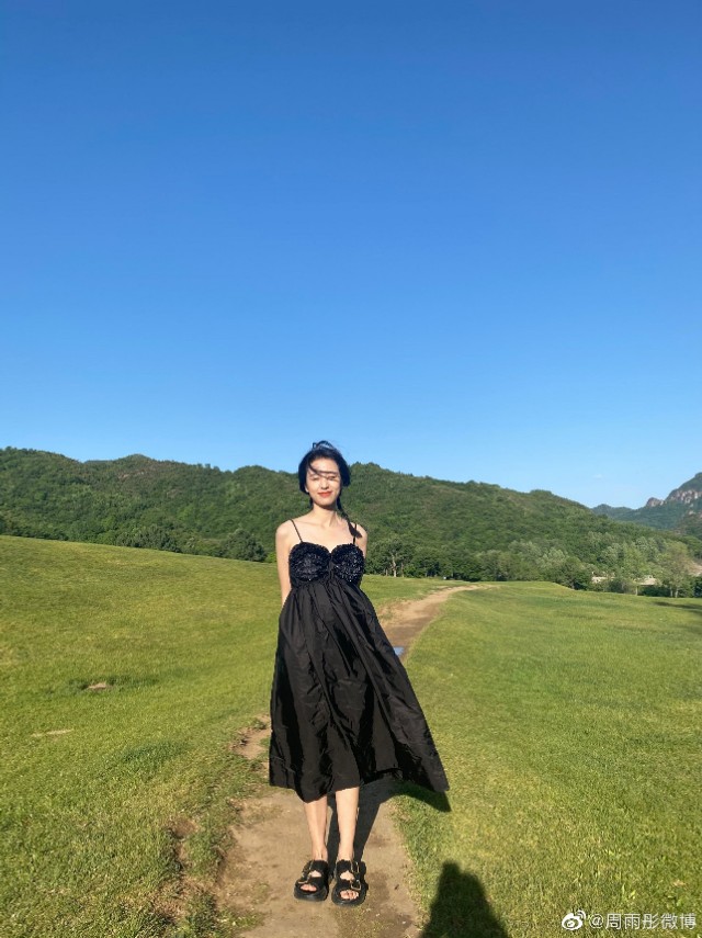 周雨彤职场穿搭,跟着周雨彤学穿搭的博主