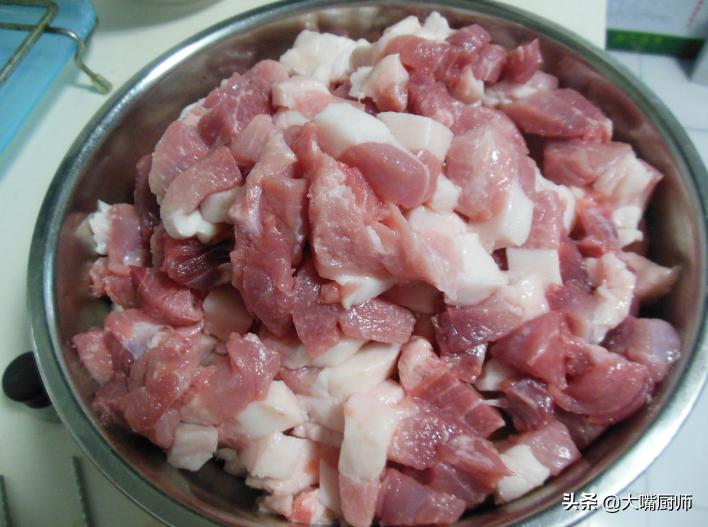 灌腊肠30斤肉放多少盐,灌腊肠10斤肉配料多少