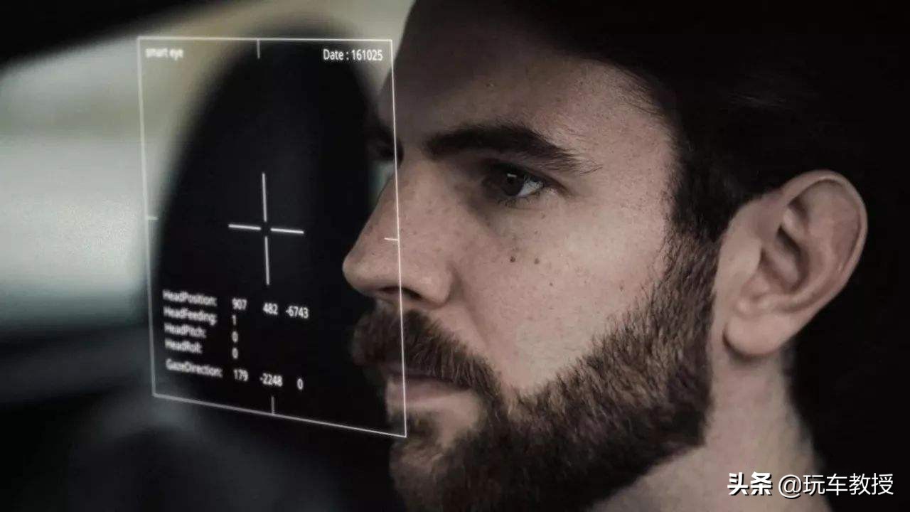 这里摸摸那里按按，开个车能不能简单点？