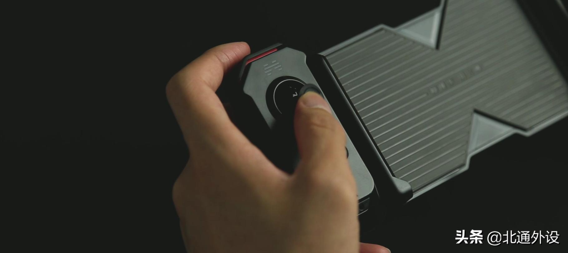 黑鲨游戏手机3原神体验,北通h2和黑鲨手柄对比